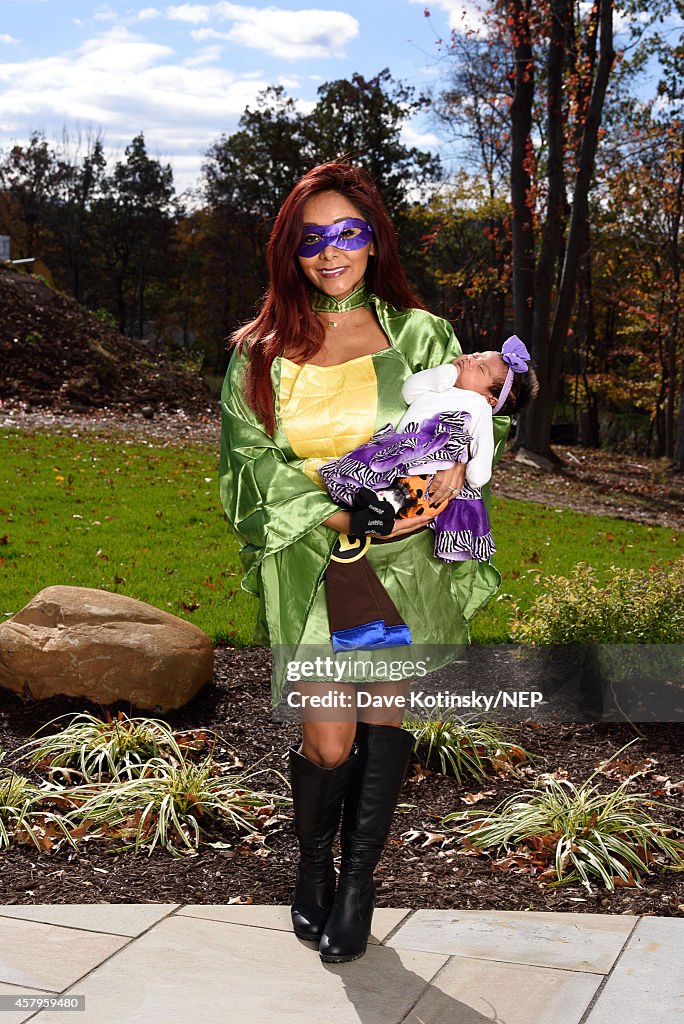 Nicole "Snooki" Polizzi And Her Family Dress Up For Halloween