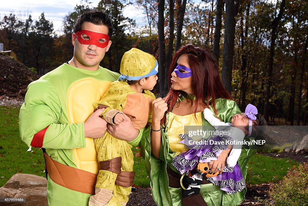 Nicole "Snooki" Polizzi And Her Family Dress Up For Halloween