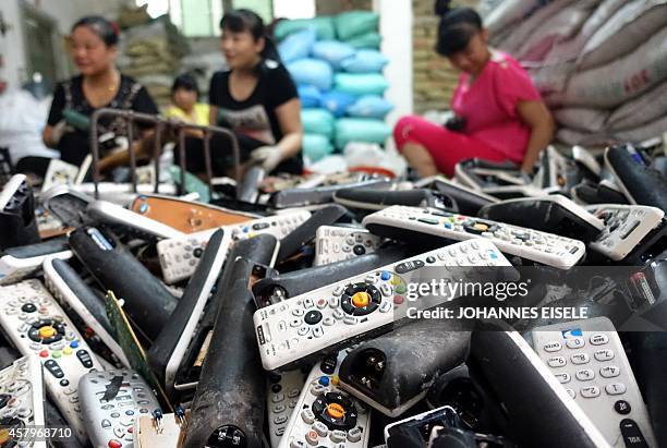 China-economy-technology-environment-lifestyle,newseries-FEATURE by Felicia SONMEZ This photo taken on August 9, 2014 shows workers dismantling...