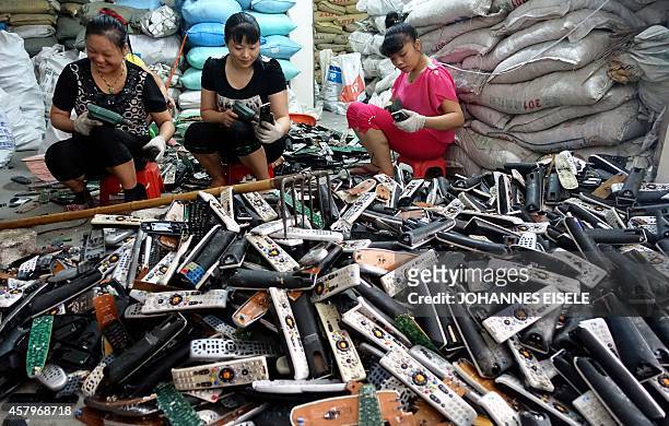 China-economy-technology-environment-lifestyle,newseries-FEATURE by Felicia SONMEZ This photo taken on August 9, 2014 shows workers dismantling...