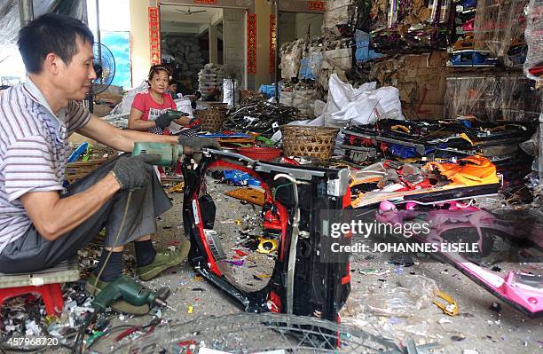 China-economy-technology-environment-lifestyle,newseries-FEATURE by Felicia SONMEZ This photo taken on August 9, 2014 shows workers dismantling...