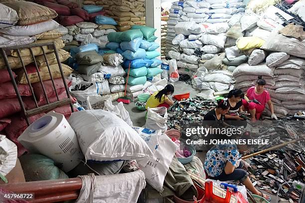 China-economy-technology-environment-lifestyle,newseries-FEATURE by Felicia SONMEZ This photo taken on August 9, 2014 shows workers dismantling...