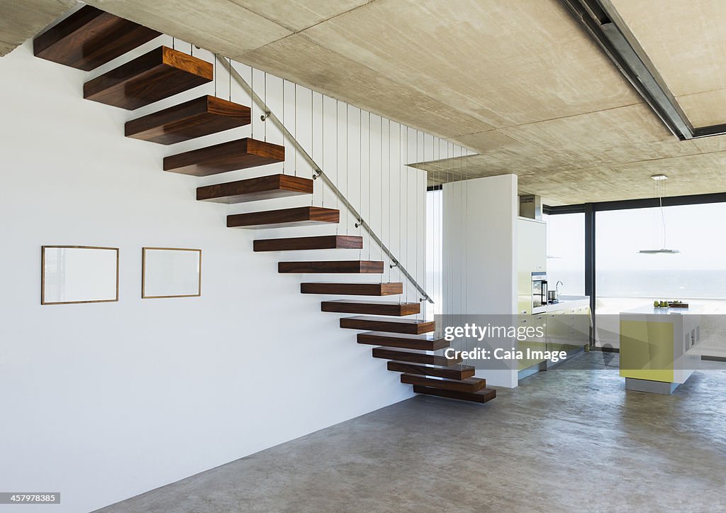 Scalinata in casa moderna mobile