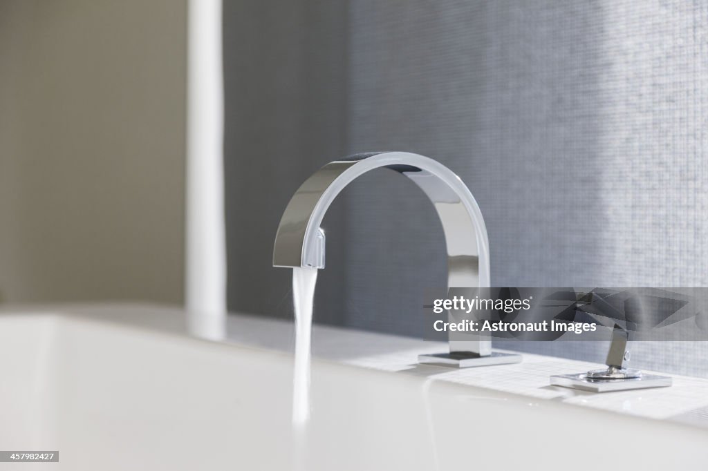 Rubinetto acqua proveniente dal moderno