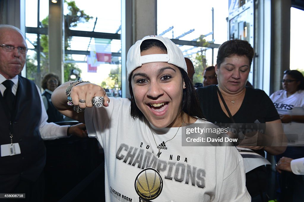 Dallas Mavericks v San Antonio Spurs