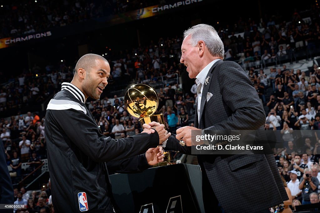 Dallas Mavericks v San Antonio Spurs