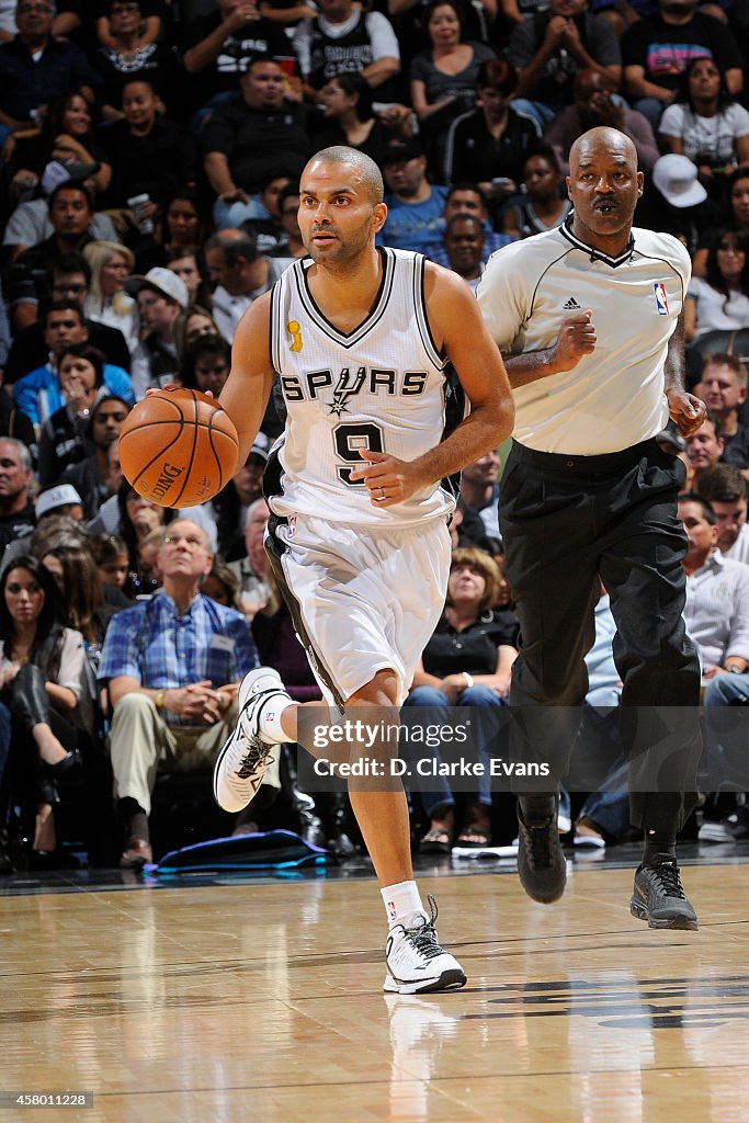 Dallas Mavericks v San Antonio Spurs