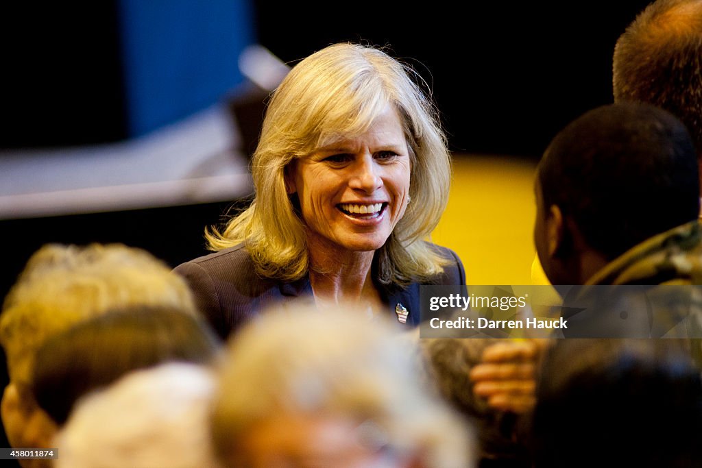 President Obama Campaigns For Mary Burke In Wisconsin