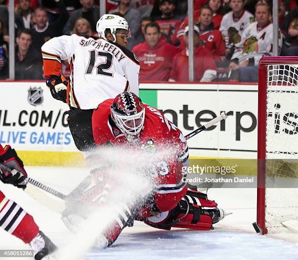 Devante Smith-Pelly of the Anaheim Ducks gets an unassisted, short-handed goal against Scott Darling of the Chicago Blackhawks in the third period at...