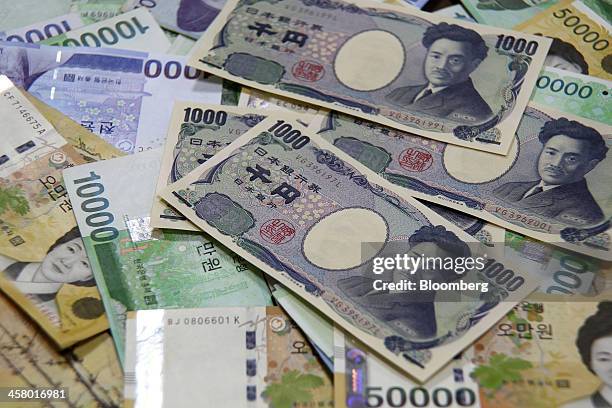 Yen Banknotes Set 33 General Images Of Japanese Yen Notes Stock Photos, High-Res Pictures ...