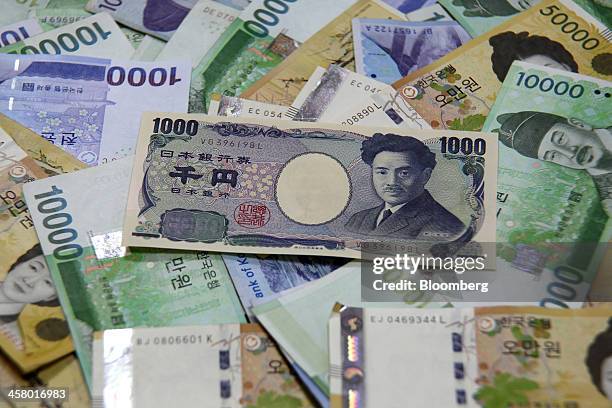 Yen Banknotes Set 33 General Images Of Japanese Yen Notes Stock Photos, High-Res Pictures ...