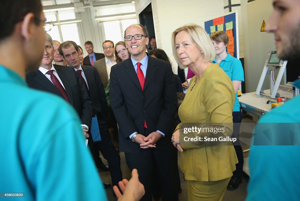 U.S. Labor Secretary Tom Perez Visits Siemens Training Center