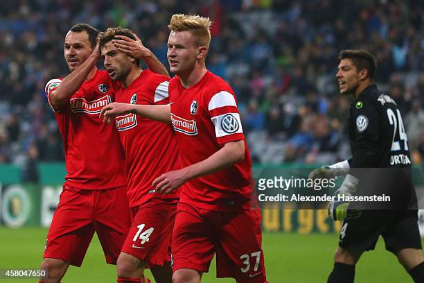 Admir Mehmedi of Freiburg celebrates scoring the third team goal with his team mates Sebastian Kerk and Nicolas Hoefler , whils Muenchens keeper...