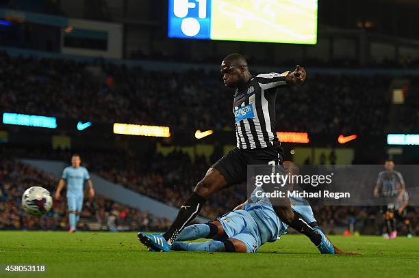 Moussa Sissoko of Newcastle United evades the tackle from Fernandinho of Manchester City to score their second goal during the Capital One Cup Fourth...