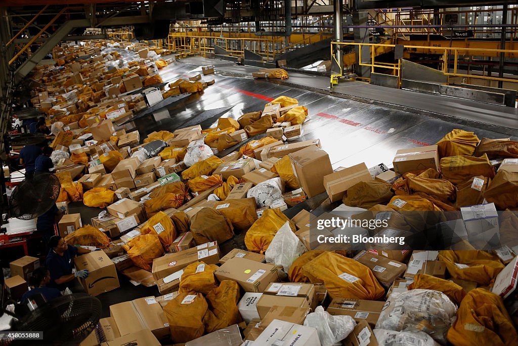 Operations At A FedEx Corp. Hub As Hiring Is Boosted To Meet Extra Holiday Shipping Demand