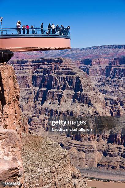 gran cañón del sistema de puente peatonal skywalk - paso elevado fotografías e imágenes de stock
