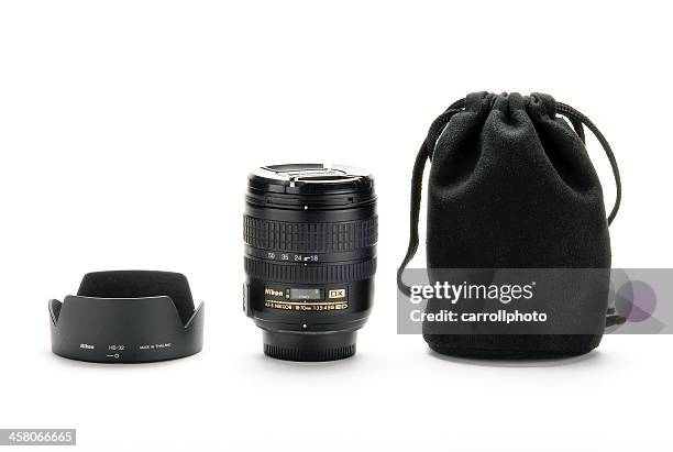 nikkor af-s 18-70mm 1:3.5-4.5g ed zoom lens, hood and bag - nikon stock pictures, royalty-free photos & images
