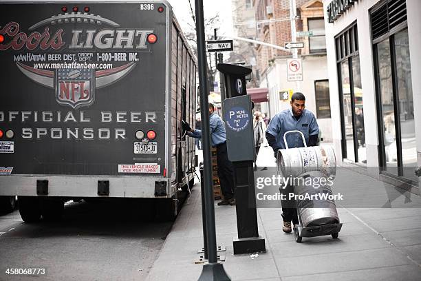 bier-lieferung - beer cart stock-fotos und bilder