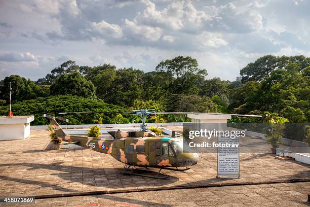 helicopter on reunification palace rooftop - reunification stock pictures, royalty-free photos & images