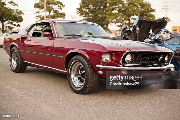wine 1969 ford mustang mach 1 - 1960 1969 stock pictures, royalty-free photos & images