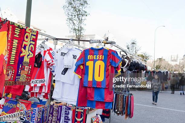 messi tshirt - barcelona messi stock pictures, royalty-free photos & images