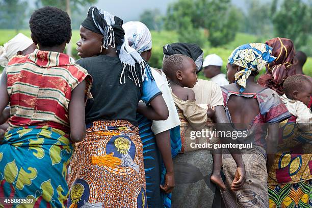 danza de la twa pygmies, east kivu, congo - lago kivu fotografías e imágenes de stock