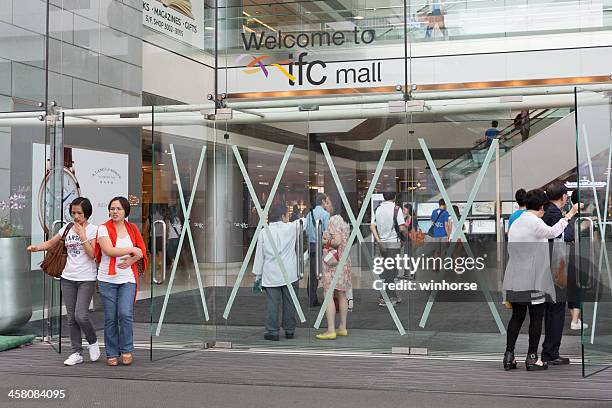 typhoon usagi towards hong kong - ifc center stock pictures, royalty-free photos & images