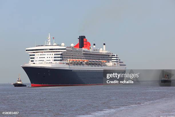 queen mary 2 - circumnavigation photos et images de collection