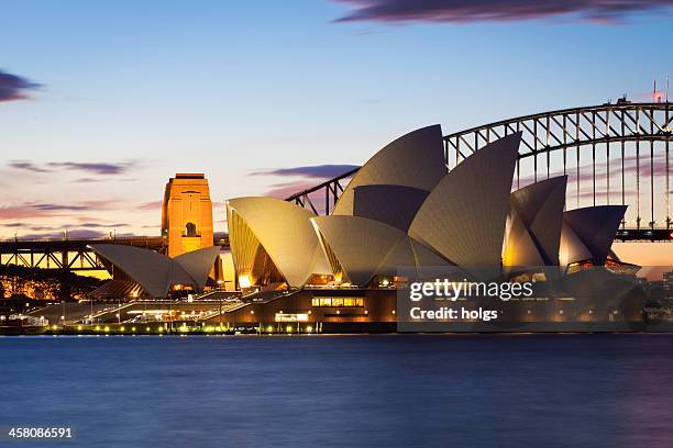 teatro de la ópera de sydney por noche - ópera fotografías e imágenes de stock