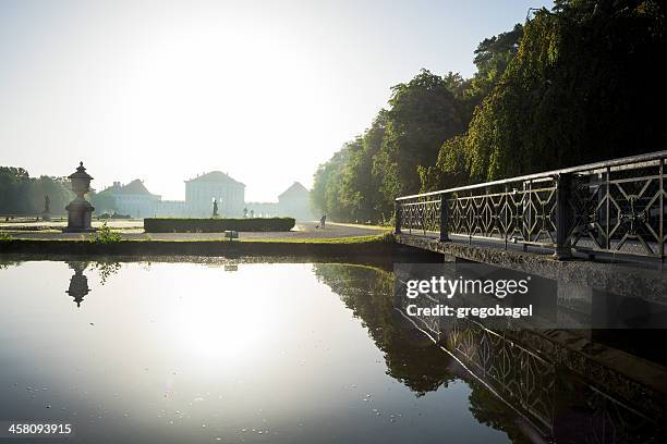 jardines del palacio de nymphenburg en munich, alemania - palacio de nymphenburg fotografías e imágenes de stock