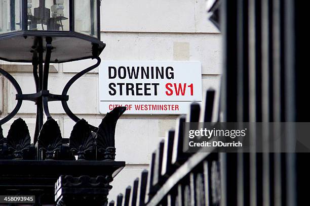 downing street sign - downing street sign stock pictures, royalty-free photos & images