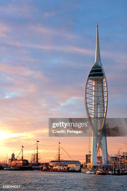 vela grande torre de portsmouth harbour - torre spinnaker imagens e fotografias de stock