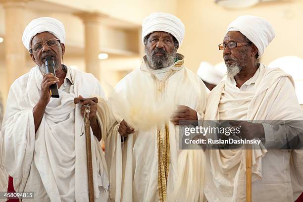 ethiopian rabbis speech. - priest rabbi stock pictures, royalty-free photos & images