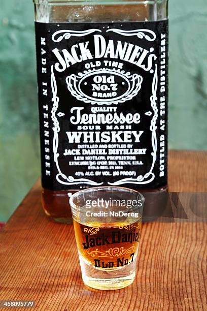 jack daniels old no 7 whiskey - jack daniel's brand name stock pictures, royalty-free photos & images