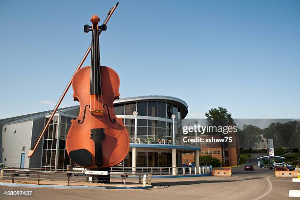 big fiddle at joan harriss pavillion - cape breton island stockfoto's en -beelden