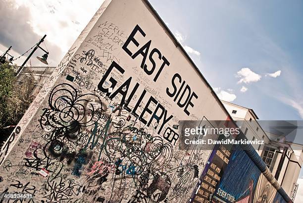 berlin mauer - east side gallery stock-fotos und bilder