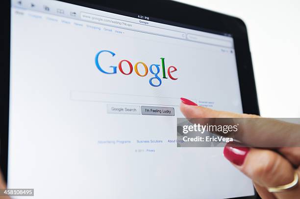 ipad displaying the google web site - google search stockfoto's en -beelden