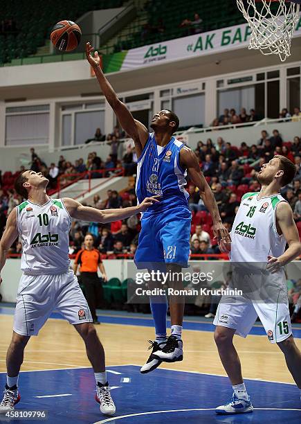 Jeff Brooks, #21 of Dinamo Banco di Sardegna Sassari competes with Sergey Bykov, #10 and Petr Gubanov, #15 of Unics Kazan during the 2014-2015...