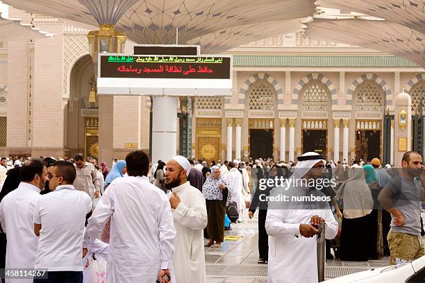 muslim pilgrims, medina, saudi arabia - hajj pilgrim stock pictures, royalty-free photos & images