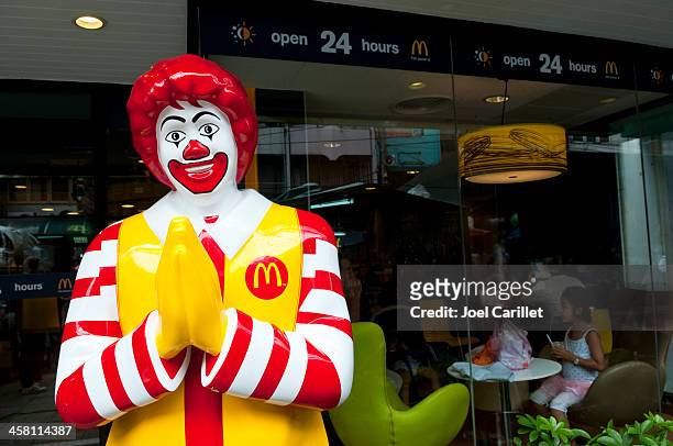 mcdonald's and culture in thailand - ronald mcdonald stock pictures, royalty-free photos & images