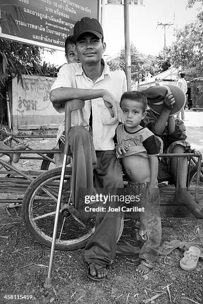 cambodian amputee and family - male victim stock pictures, royalty-free photos & images