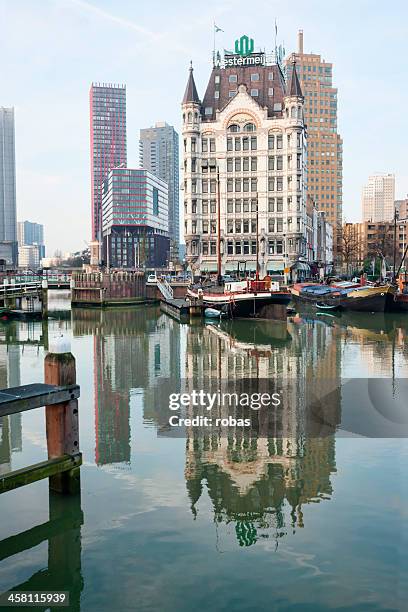 "witte huis" reflected in the "oude haven" - internationaal monument stockfoto's en -beelden