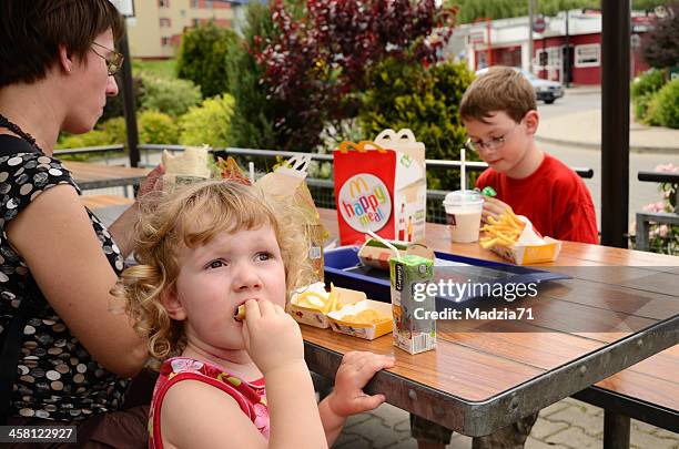 lunch in mcdonald's - mcdonalds restaurant stock pictures, royalty-free photos & images