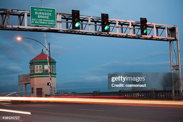 burnside bridge-portland - burnside bridge portland stock-fotos und bilder