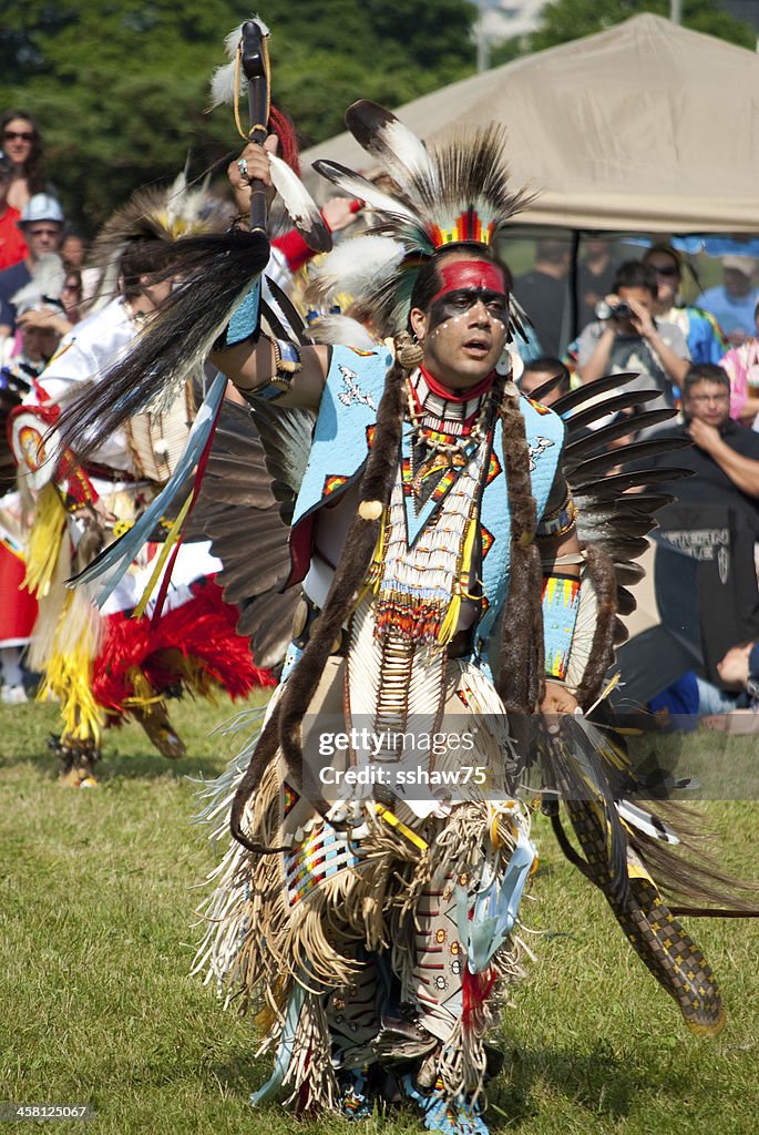 Canadian Native Men Native Canadian Mikmaq Man Displaying Traditional Dance High-Res Stock ...