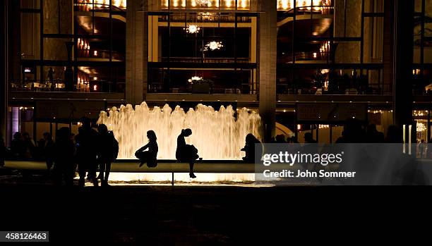 fountain at lincoln center - the uptown theater stock pictures, royalty-free photos & images