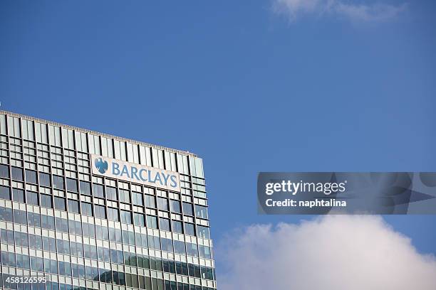 barclays bank in canary wharf, london - barclays office stock pictures, royalty-free photos & images