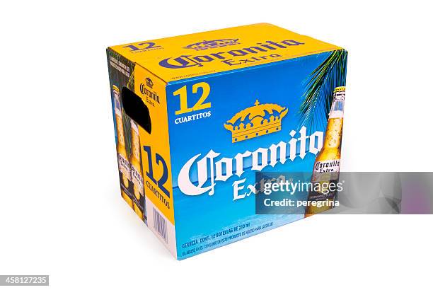 corona bier box von zwölf - bierkasten stock-fotos und bilder