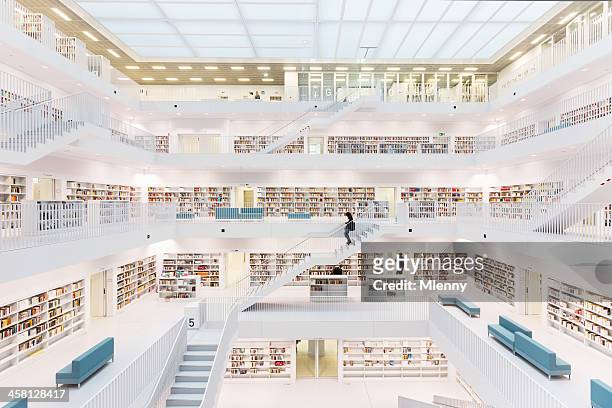 futuristische public bibliothek - stuttgart stock-fotos und bilder