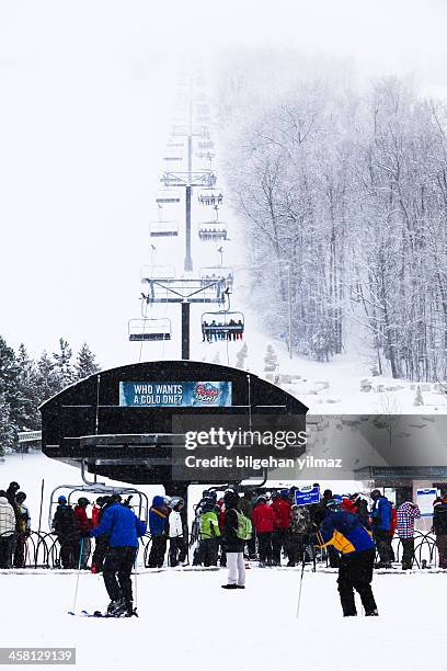 chair lift line up - blue mountain ontario stock pictures, royalty-free photos & images
